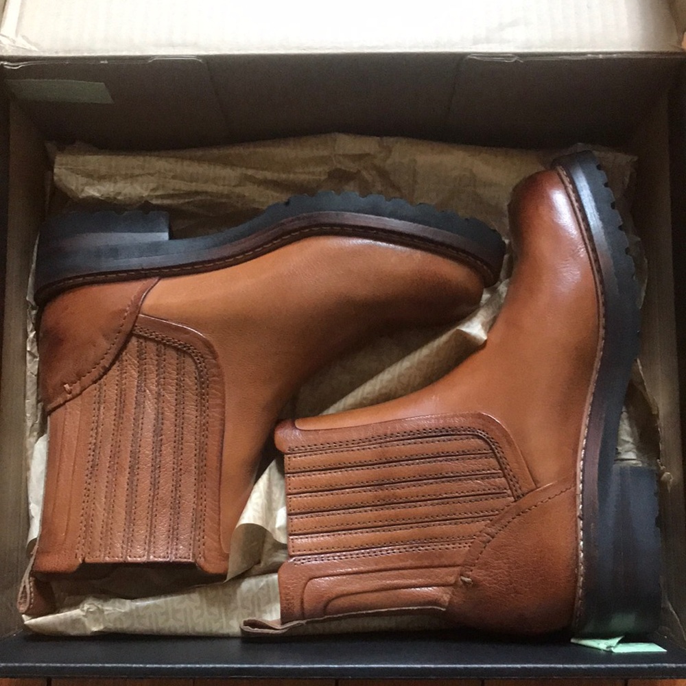 Frye Cognac Ella Moto Chelsea boots